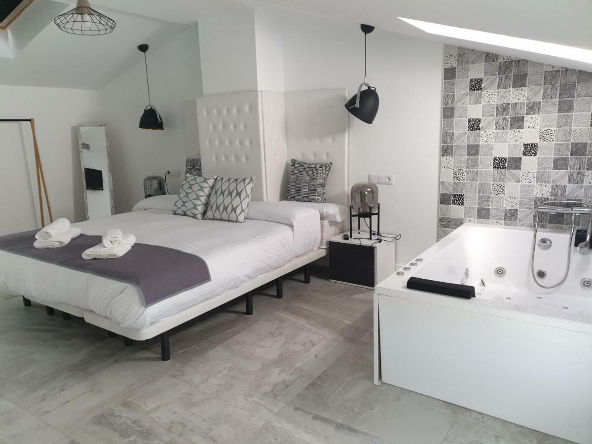 Apartamentos Hostal Cabanas Carboneras de Guadazaón Zewnętrze zdjęcie